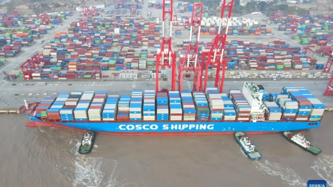 Navios globais estão voltando ao Canal de Suez, apesar dos riscos no Mar Vermelho. O custo do combustível e a demora fo…