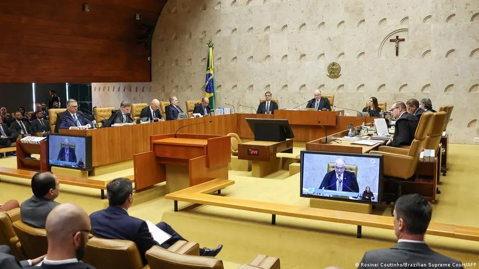 Sessão inédita no STF tomou a forma de trocas de acusações entre ministros. Especialistas veem o código de ética como u…