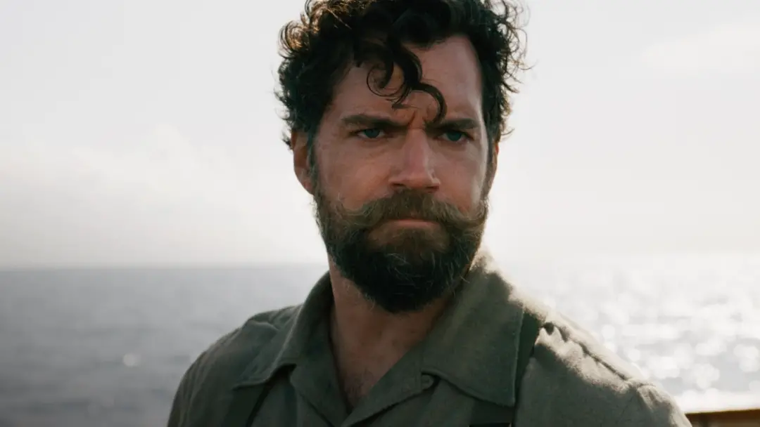 Henry Cavill e Alan Ritchson estão em um novo filme de guerra com Guy Ritchie que estreia hoje na Netflix. A presença d…