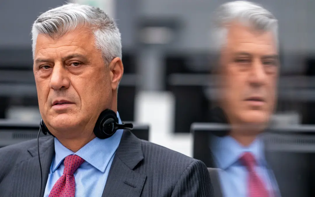 Ex-presidente do Kosovo, Hashim Thaci, foi condenado a 25 anos de prisão por crimes de guerra, como assassinato e tortu…