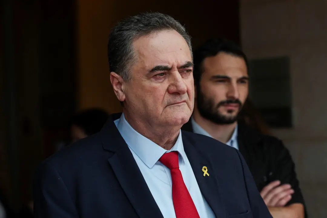 Israel Katz fala em retomar guerra em larga escala em Gaza, alegando que o desarmamento do Hamas não acontecerá, apesar…