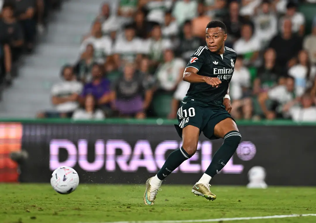 Elche reagiu nas redes depois do embate entre Gonzalo Villar e Kylian Mbappé durante o jogo contra o Real Madrid. A res…