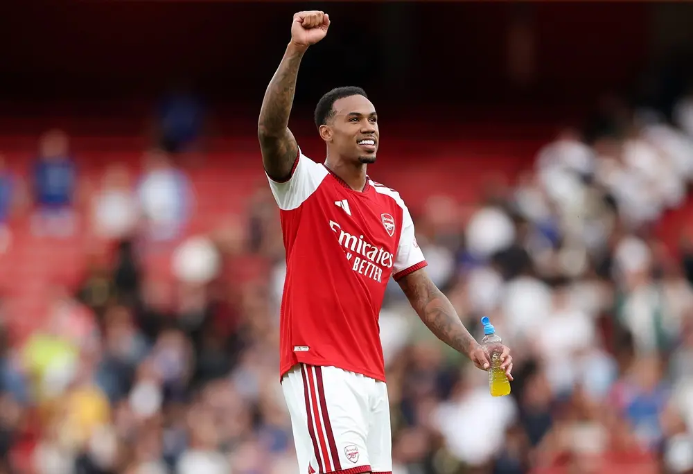 Gabriel Magalhaes não levou cartão vermelho por chute em Martinez no jogo do Arsenal contra o Chelsea. O painel de inci…
