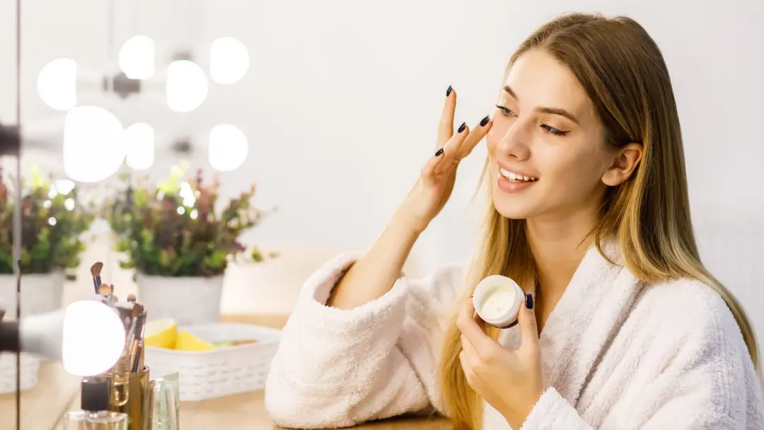 Rotina de skincare com ativos que vão além do filtro solar, atuando contra estresse oxidativo e poluição. Concordo que …