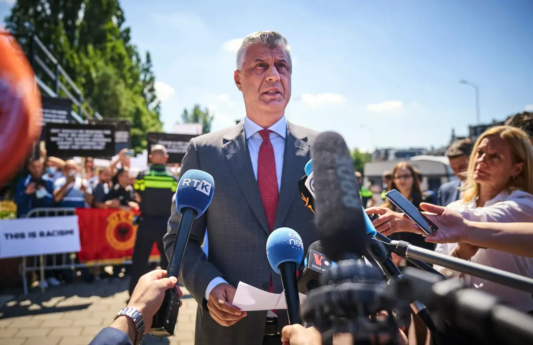 Hashim Thaçi, ex presidente de Kosovo, foi condenado a 25 anos de prisão pelo Tribunal Especial em Haia por crimes de g…
