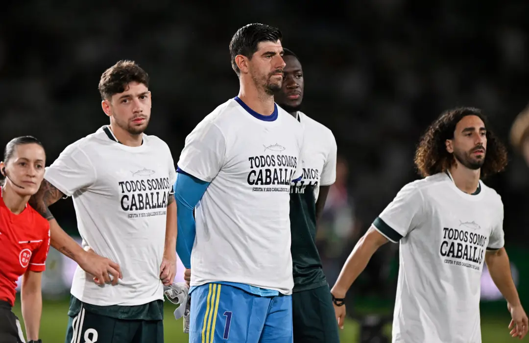 Mbappe, Vinicius e Konaté esconderam parte do lema Todos somos caballas antes do jogo no Elche contra o Real Madrid. Es…