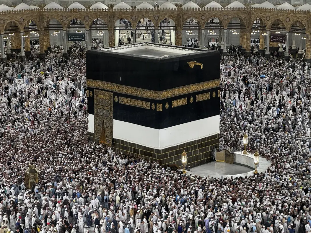 Meca sofre ataque de drone segundo a Arábia Saudita, que diz ter abatido o equipamento antes de chegar na cidade sagrad…