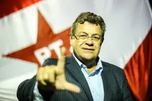 Roberto Teixeira doou R$ 5 mil para a campanha de Emídio de Souza, aliado de Lula. É um movimento que mostra como os la…
