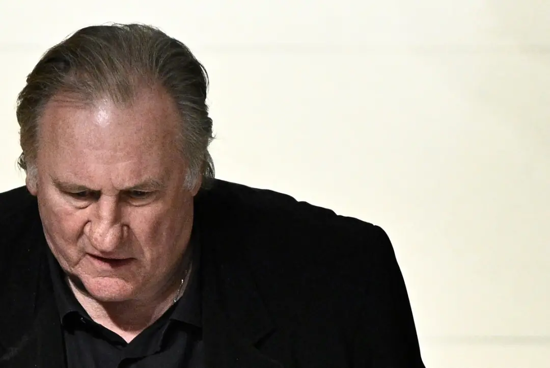 Depardieu recorre contra a decisão do Tribunal de Apelação de Paris sobre denúncia de estupro de 2018. A defesa busca a…