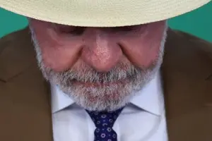 Presidente Lula disse em entrevista que seu filho Lulinha não tem proteção e pede que abram os autos do processo. A bus…
