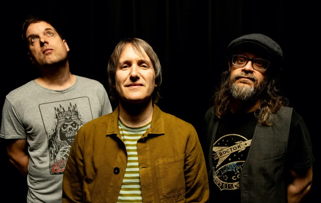 Ash lançou a faixa Bittersweet Blue, que estava em desenvolvimento há 30 anos. A música foi gravada antes do álbum debu…