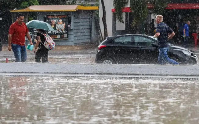 Quarta e quinta com chuva fraca isolada no Rio de Janeiro, devido à umidade do oceano. Mais um dia fechado pra quem não…