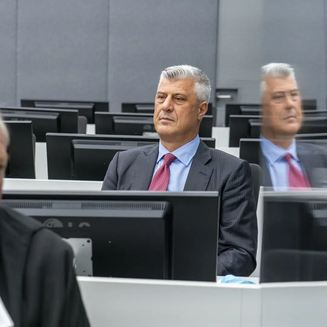 Hashim Thaci, líder da luta pela independência do Kosovo na década de 90, foi sentenciado a 25 anos em Haia por detençã…