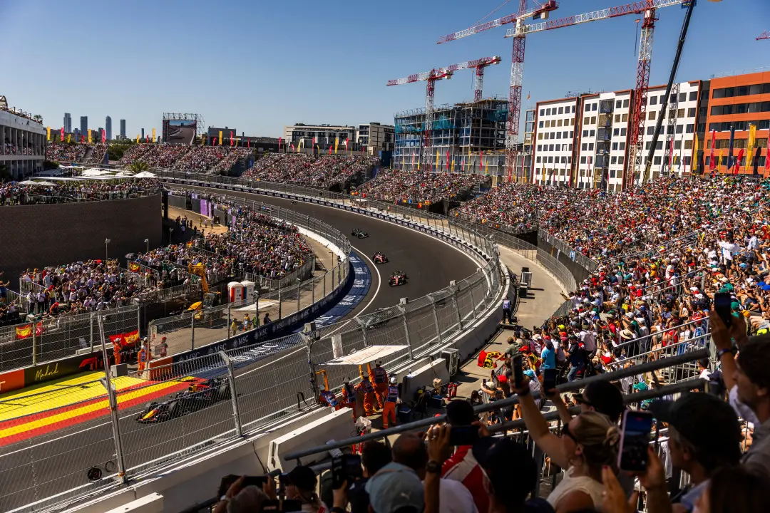 Madri na Fórmula 1 vai ser dia 12 de setembro em 2027. O circuito vai voltar depois de uma troca com Spa, o que mexe co…