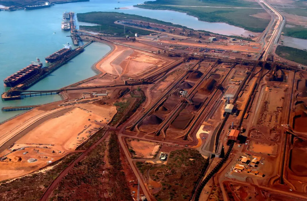 Minério de ferro fechou com alta de 0,14% na Bolsa de Dalian, US$105,73 a tonelada. O aumento veio porque os investidor…