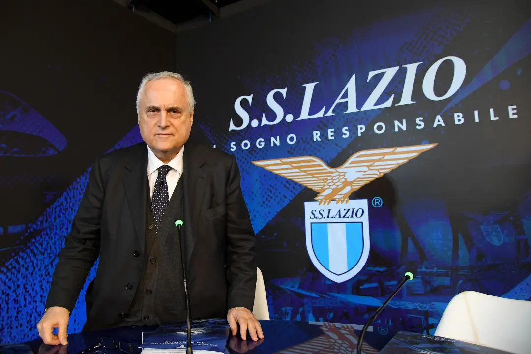 Investigação em Roma sobre rumores de venda do Lazio, com foco em conexões entre Luigi Bisignani e Francesco Maiolini. …