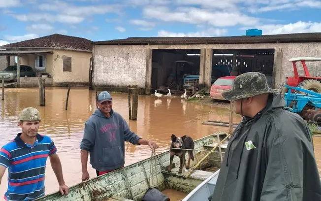 Sete Barras e Registro ainda têm 53 famílias fora de casa por causa dos extravasamentos dos rios. Enquanto em Ribeira, …