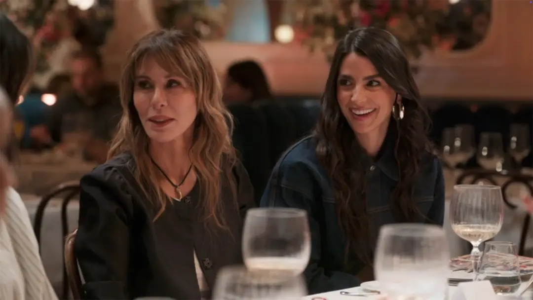 Em um brunch de RHONY, Jessel Taank questionou Carole Radziwill sobre Carolyn Bessette e os Kennedys, gerando tensão. É…