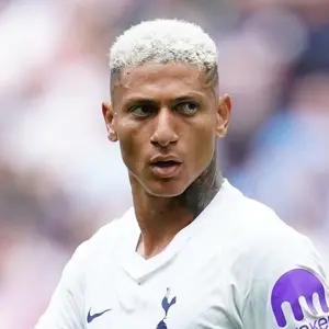 Tottenham gasta 11 milhões de reais para manter Richarlison fora e sem vender. É um investimento alto para manter um jo…