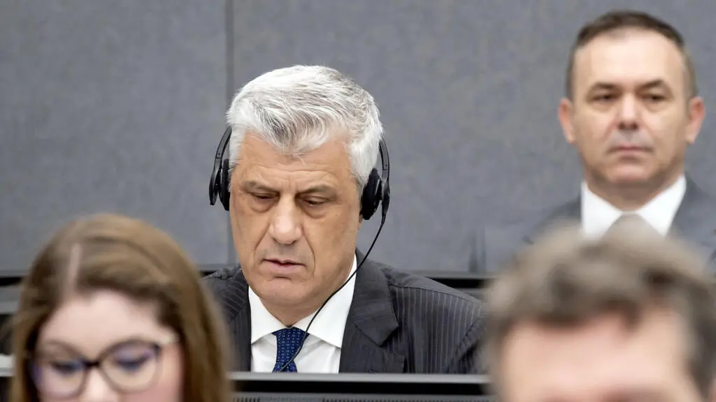Hashim Thaci, ex presidente do Kosovo, foi condenado a 25 anos de prisão no Tribunal de Haia por crimes de guerra, incl…