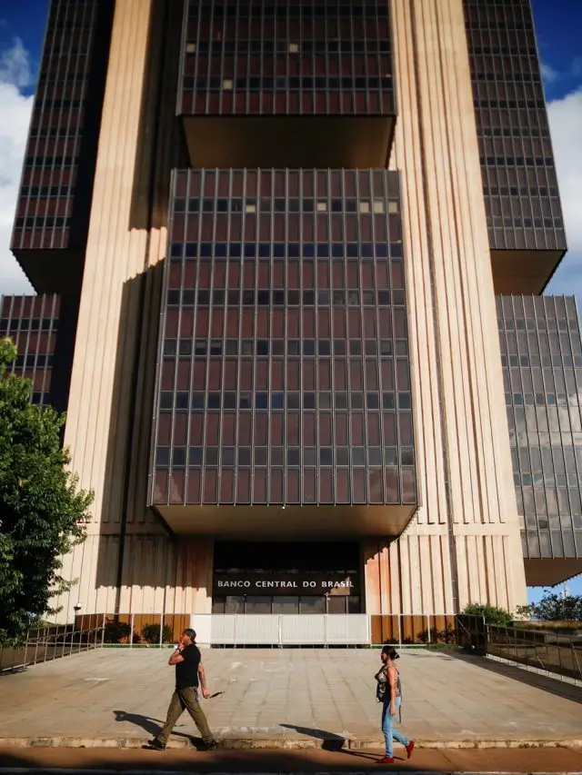 IBC-Br de julho recuou 0,22% mensal, abaixo do esperado. A agropecuária e a indústria puxaram a queda, sinalizando desa…