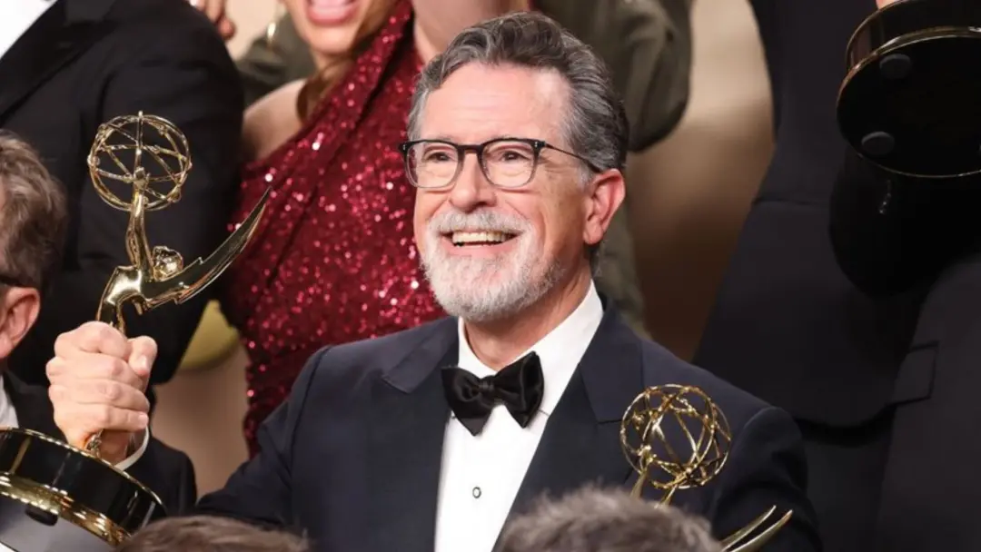 Stephen Colbert retornou à noite, mas foi para a ABC, se juntando ao Jimmy Kimmel Live! Depois de terminar o show na CB…
