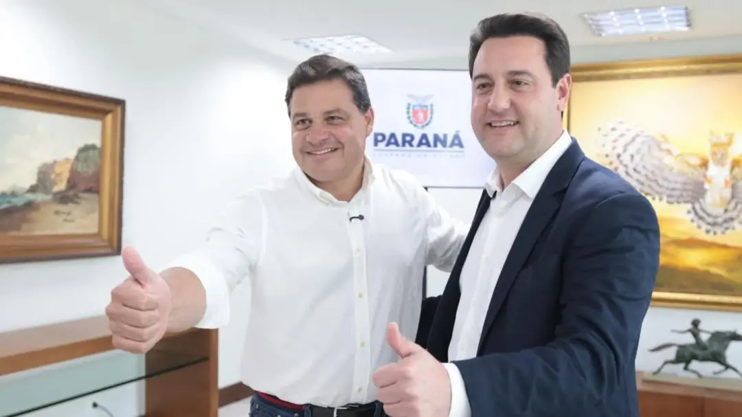 Ratinho Junior se licencia do cargo de governador do Paraná para focar na campanha de Sandro Alex. Essa mudança sinaliz…
