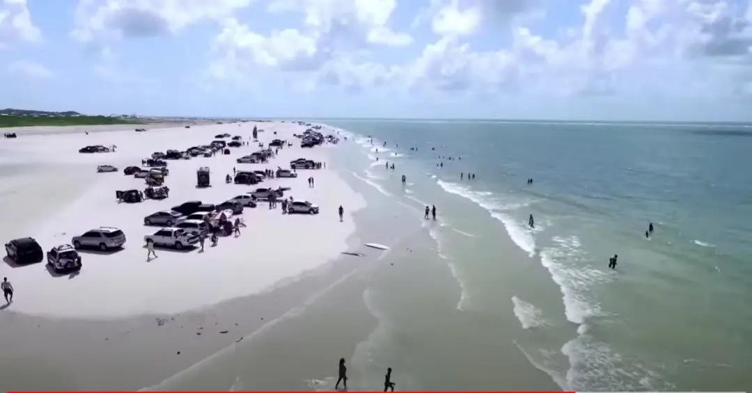 Em Salinópolis, 200 pessoas vão participar de mutirão de limpeza em quatro praias no domingo. A iniciativa junta surfis…