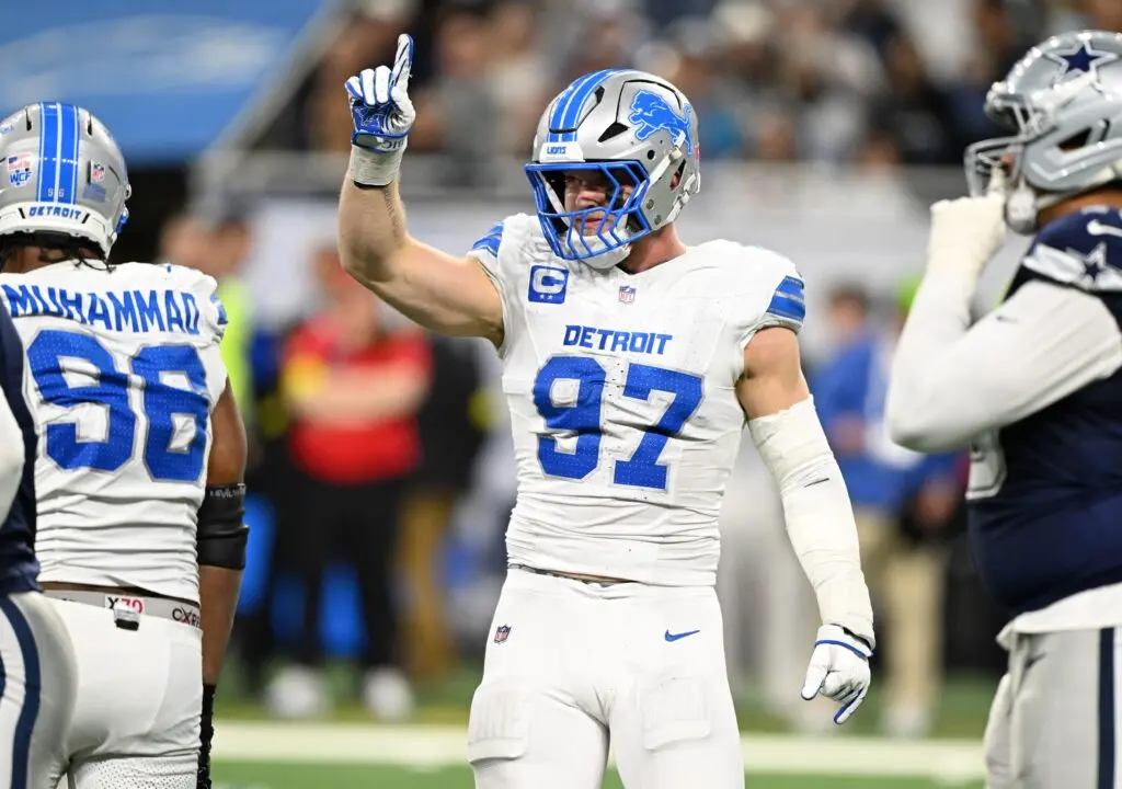 Aidan Hutchinson fez cinco tackles, dois sacks e dois tackles para baixo contra os Saints. Ele se mantém como peça cent…