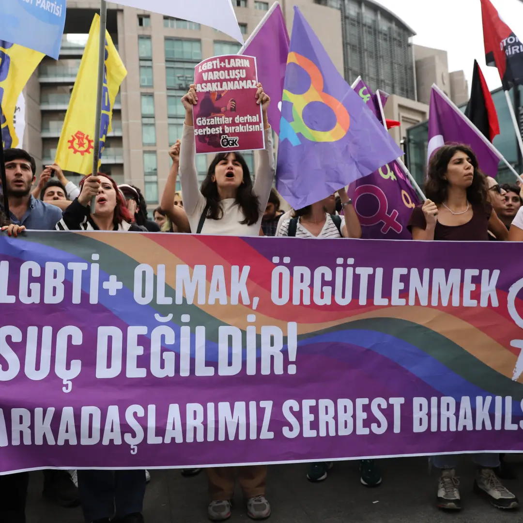 Governo turco está implementando uma repressão ampla contra a comunidade LGBT. Organizações de direitos dizem que isso …