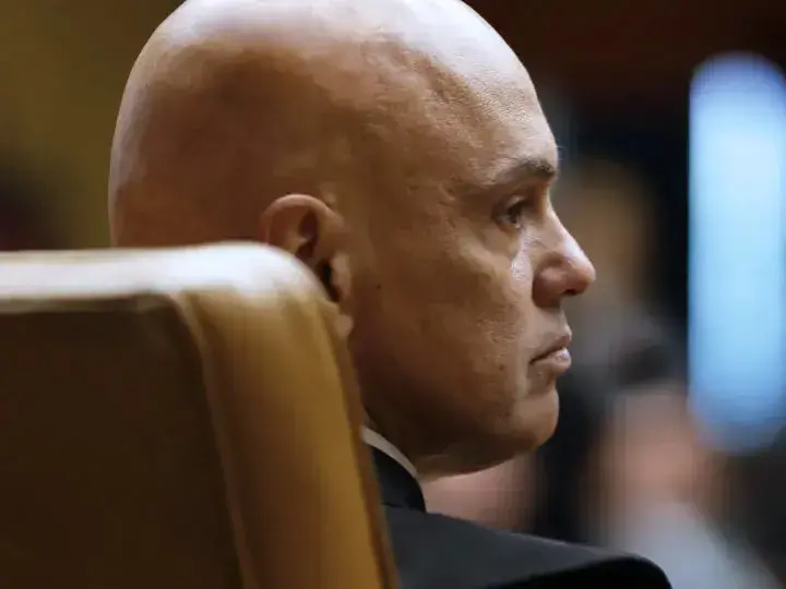 Ministros do STF chamaram a sessão sobre a troca de mensagens de Moraes e Vorcaro de tensa e protelatória. A demora par…