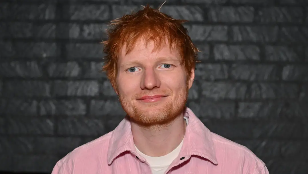 Ed Sheeran na turnê Loop tem trocas de artistas, com o Macklemore sendo retirado e outros abrindo espaço. A situação mo…