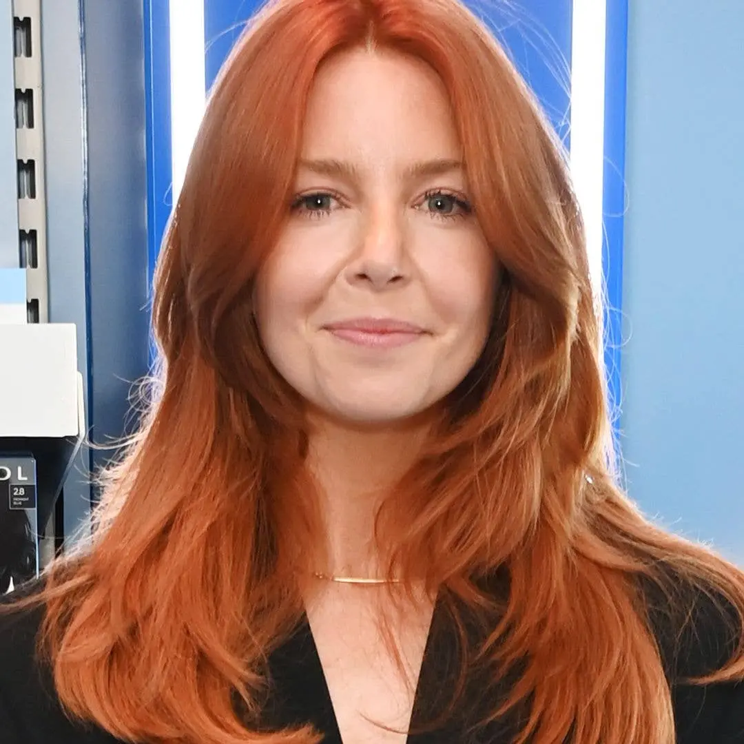 Stacey Dooley mostrou a reação fofa da filha Minnie ao ter cabelo vermelho igual a ela. Achei super fofo como a filha r…