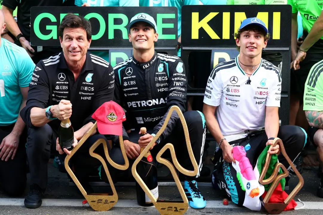 Toto Wolff diz que George Russell pode vencer o campeonato mesmo após uma temporada difícil em 2026. Ele tá atrás do Ki…