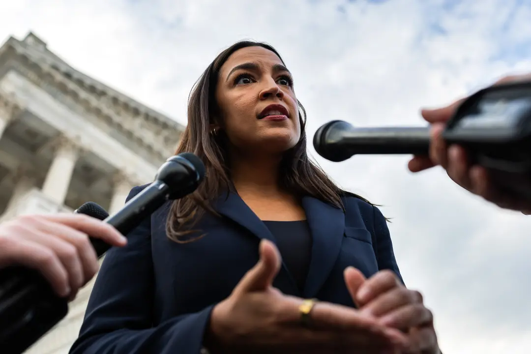 A congressista AOC entrou na polêmica sobre o rapper Macklemore, questionando o motivo do seu cancelamento da turnê no …