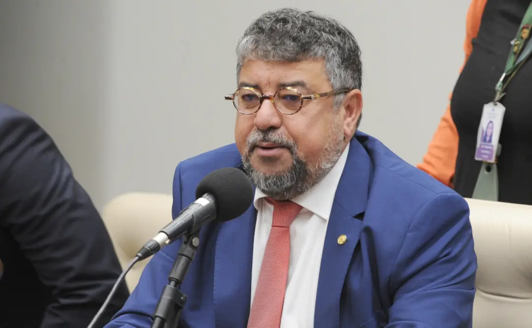 Washington Quaquá, coordenador estadual da campanha de Lula no Rio, criticou a estratégia nacional por focar em terras-…