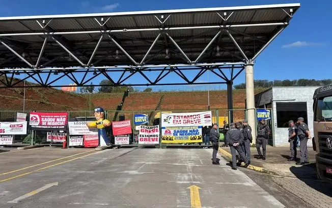Indaiatuba, SP, viu funcionários dos Correios ocuparem o Centro Logístico de Distribuição. A paralisação bloqueou as ca…
