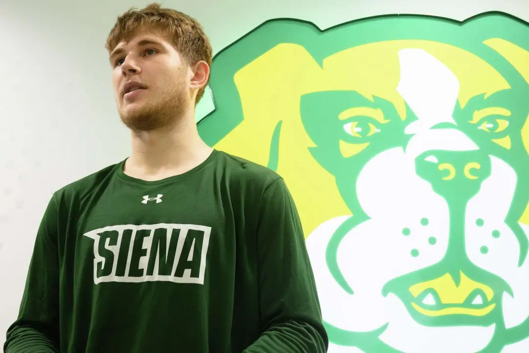 Siena men's foi selecionado em terceiro nas pesquisas Metro e Siena women em segundo. O time masculino tem potencial pa…