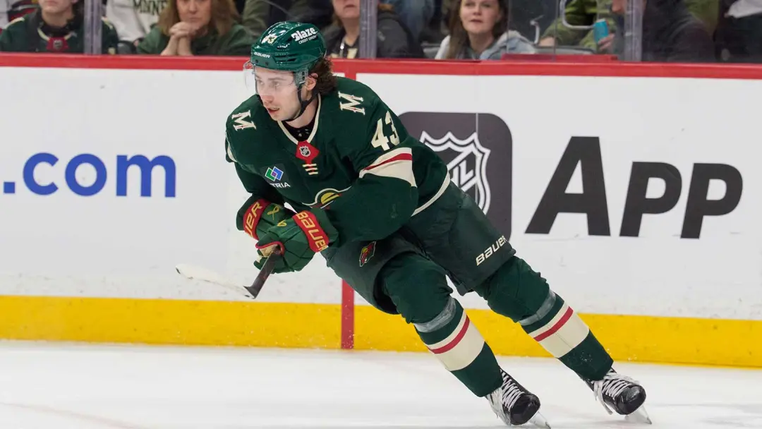 GM fala que está tudo bem com a negociação do contrato de Quinn Hughes, mas o jogador estava cogitando uma extensão de …