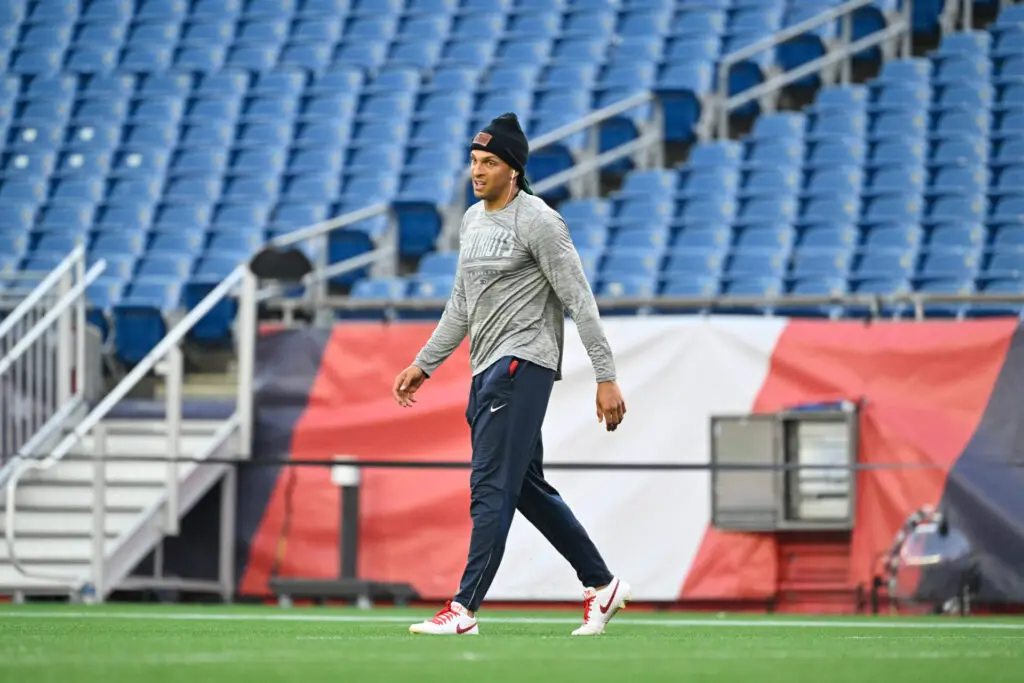 Patriots aumentou os requisitos de bônus de Mack Hollins de 30, 40 e 50 recepções para 47, 50 e 55 após a lesão de A.J.…