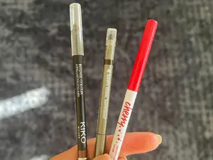 Fugindo do delineado preto, encontrei uma nova aposta de maquiagem que resiste ao suor. É importante ter produtos que c…