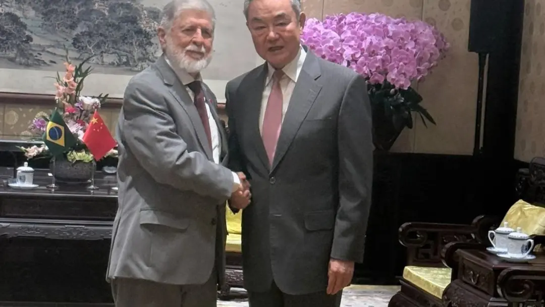 Celso Amorim entregou carta do presidente Lula para Xi Jinping em Pequim. A cooperação em IA e terras raras é important…