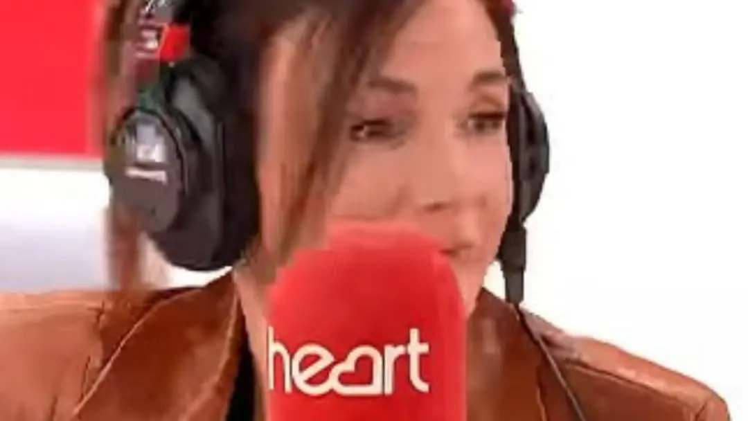 Mark Wright mentiu pra Michelle Keegan dizendo que ia ficar em casa cuidando da filha enquanto ela tava no trabalho. O …
