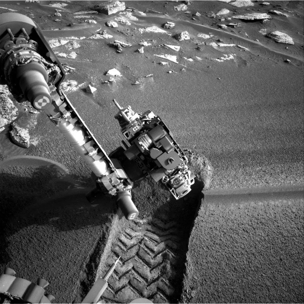 Montanha Sharp, Marte. O rover Curiosity fez operações com o braço de instrumentos em Sol 5003 para estudar dunas forma…
