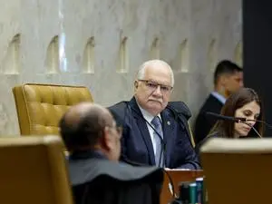 Fachin quer entregar cabeça de Moraes como legado para ala do STF. Isso mostra como certas decisões ganham peso polític…