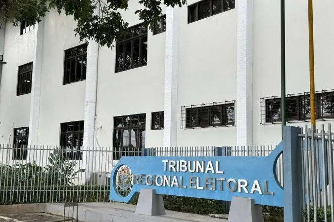 TRE Amapá barra candidatura do advogado Hugo Barroso Silva por ligação com a facção FTA. A decisão, baseada no artigo 1…