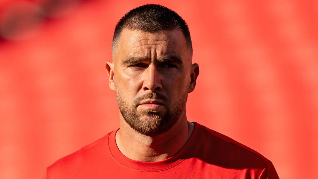 Travis Kelce foi nomeado em processo federal como vítima em um esquema Ponzi multimilionário conduzido por Siddharth Ja…