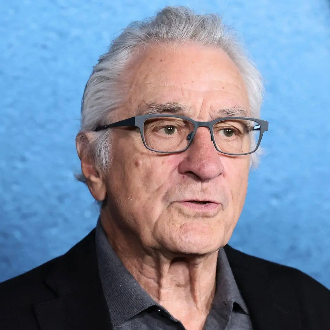 Robert De Niro, 83 anos, chorou em uma entrevista no podcast Good Hang com Amy Poehler. A emoção dele chamou atenção po…