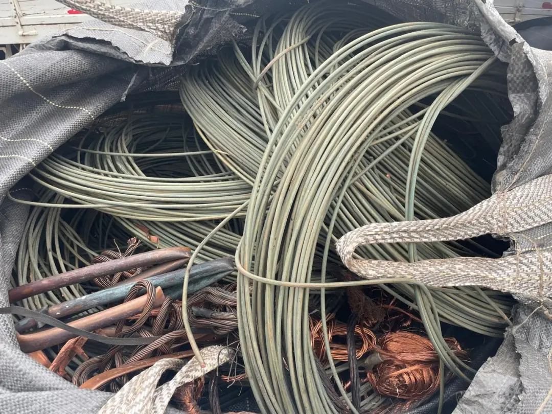 Divinopolis aprovou lei exigindo comprovação de origem para compra e venda de cobre por ferros-velhos e recicladoras. A…