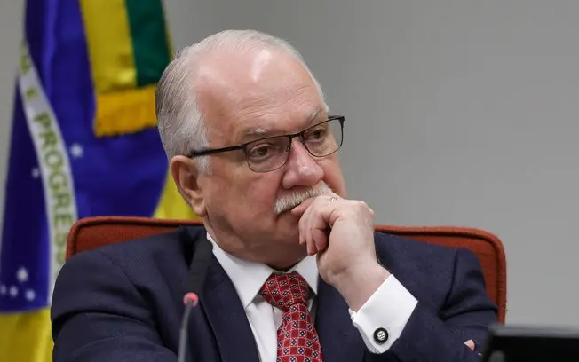 Fachin deve adiar análise contra André Mendonça no STF, pois Flávio Dino pediu vista do processo. Essa demora pode este…